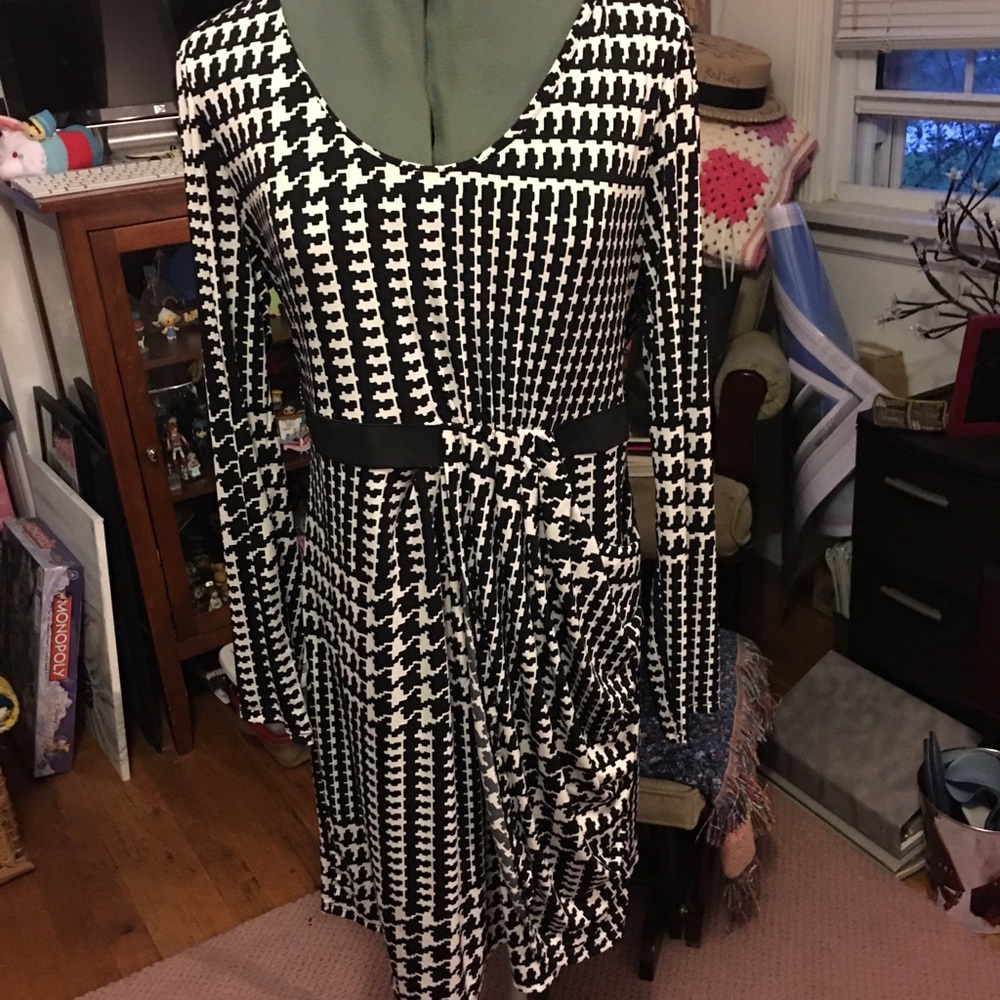 Daisy Fuentes Silky Houndstooth Dress Sz L